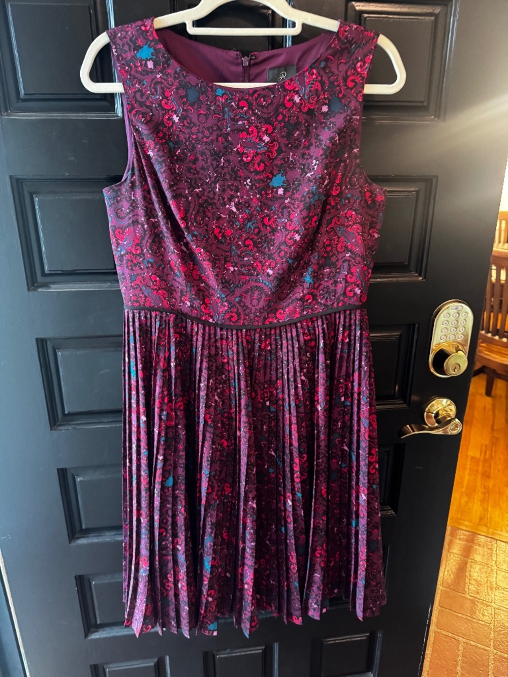 Adrianna Papell Sleeveless Dress Size 10 Pleated Knee length skirt